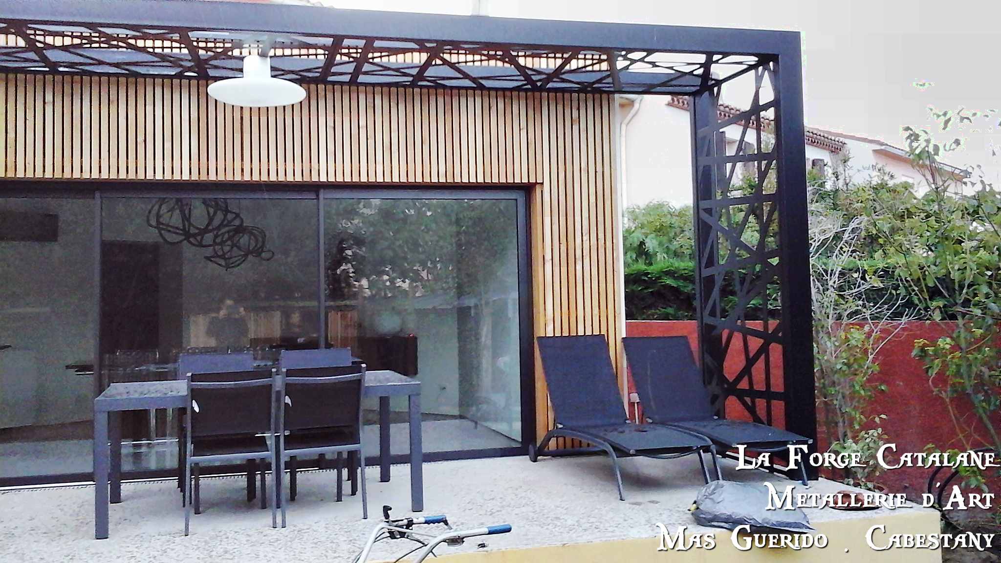 pergola moderne tube decoupe laser terrasse fer Forge Catalane Cabestany (4).jpg